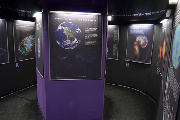 A exposição tem como referência o aniversário de 400 anos das primeiras observações telescópicas do céu feitas por Galileu Galilei